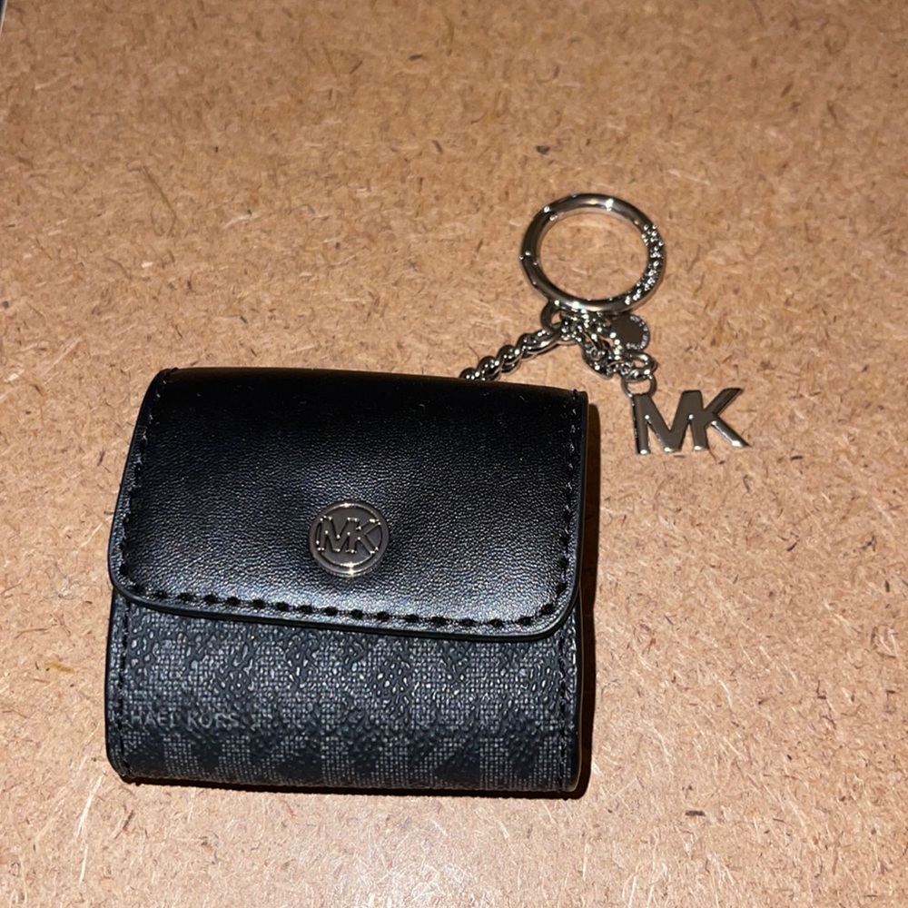 ~Brand New~Michael Kors Coin Pouch